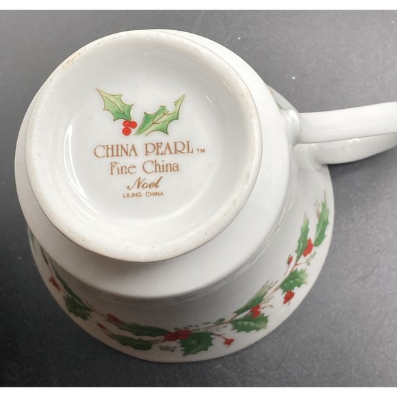 4 China Pearl Fine China Noel Holly Berry Christmas Teacup & Saucer Set Holidays - Picture 6 of 9